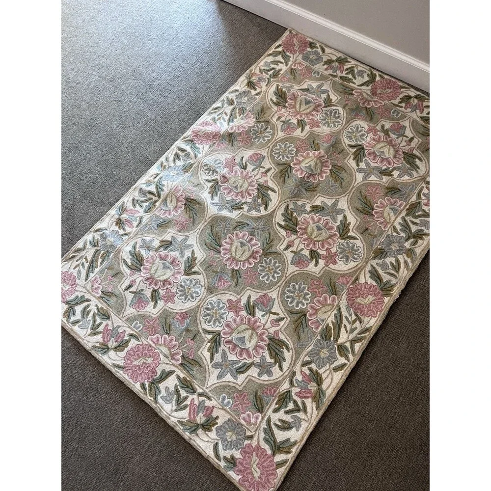 Vintage Floral Embroidered Needlework Hand Stitch Wool Throw Rug 2.5’ X 4’
